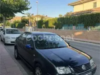 Usado VW Bora Trendline 110 CV (80 kW) 2001 Gris / plata Berlina