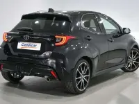 Usado Toyota Yaris Hybrid Sport 92 CV (67 kW) 2024 Negro Berlina