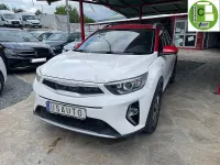 Usado Kia Stonic 84 CV (61 kW) 2023 Blanco SUV