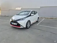Usado Toyota Aygo X-play 69 CV (50 kW) 2015 Blanco Utilitario