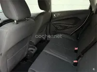 Usado Ford Fiesta Trend 82 CV (60 kW) 2015 Blanco Berlina