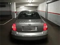 Usado VW Passat Highline 150 CV (110 kW) 2002 Gris / plata Berlina