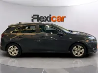 Usado Kia Ceed 136 CV (100 kW) 2023 Gris Utilitario