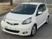 Usado Toyota Aygo Live 68 CV (50 kW) 2012 Blanco Utilitario