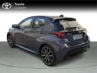 Usado Toyota Yaris Hybrid Plus 130 CV (95 kW) 2025 Gris / plata Berlina