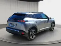Usado Peugeot e-2008 Allure 100 kW (136 CV) 2023 Gris SUV