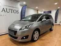 Usado Peugeot 5008 Allure 120 CV (88 kW) 2015 Gris / plata Monovolumen