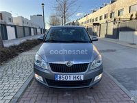 Usado Skoda Fabia Elegance 105 CV (77 kW) 2012 Gris / plata Berlina