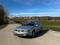 Usado Seat Leon Stella 110 CV (80 kW) 2000 Gris / plata Berlina
