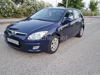 Usado Hyundai i30 Comfort 90 CV (66 kW) 2008 Negro Berlina
