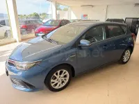 Usado Toyota Auris Hybrid Active 136 CV (100 kW) 2018 Azul Berlina