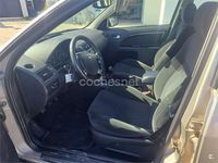Usado Ford Mondeo Trend 130 CV (95 kW) 2005 Beige Berlina