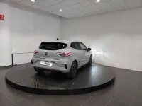 Usado Renault Clio V Techno 100 CV (73 kW) 2025 Gris / plata Berlina