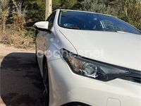 Usado Toyota Auris Hybrid Business Edition 136 CV (100 kW) 2018 Blanco Berlina
