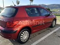 Usado Peugeot 307 90 CV (66 kW) 2006 Rojo Berlina