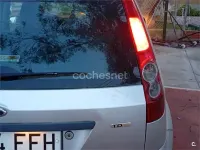 Usado Ford Fiesta 68 CV (50 kW) 2006 Blanco Utilitario