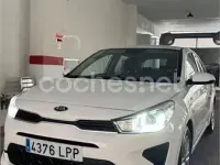 Usado Kia Rio 84 CV (61 kW) 2021 Blanco Berlina