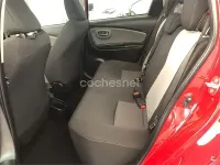 Usado Toyota Yaris Active 69 CV (50 kW) 2020 Rojo Berlina