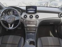 Usado Mercedes CLA220 Shooting Brake 2018 Negro Familiar