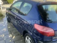 Usado Peugeot 206 90 CV (66 kW) 1999 Azul Utilitario