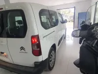 Usado Citroën Berlingo Feel 100 CV (73 kW) 2018 Blanco Monovolumen