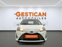 Usado Toyota Yaris Hybrid Active 100 CV (73 kW) 2020 Blanco Berlina