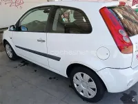 Usado Ford Fiesta Trend 90 CV (66 kW) 2007 Blanco Utilitario