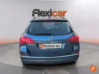 Usado Opel Astra Business 110 CV (80 kW) 2016 Negro Familiar