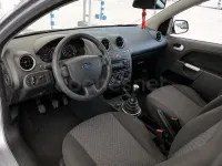 Usado Ford Fiesta Trend 80 CV (58 kW) 2005 Azul Utilitario