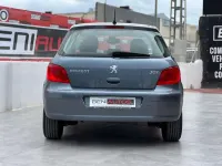 Usado Peugeot 307 109 CV (80 kW) 2005 Gris Utilitario