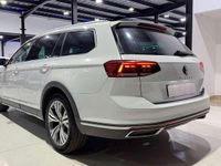 Usado VW Passat Alltrack 200 CV (147 kW) 2022 Blanco Familiar