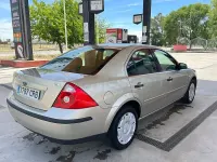 Usado Ford Mondeo Ambiente 115 CV (84 kW) 2004 Beige Berlina