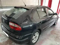 Usado Seat Leon Sport 105 CV (77 kW) 2001 Negro Utilitario