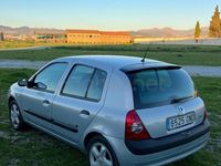 Usado Renault Clio II Expression 100 CV (73 kW) 2004 Gris / plata Berlina