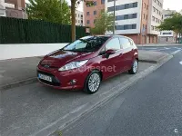 Usado Ford Fiesta Titanium 95 CV (69 kW) 2008 Granate Utilitario