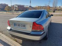 Usado Volvo S60 163 CV (119 kW) 2004 Gris Berlina