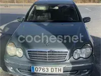Usado Mercedes C220 Elegance 143 CV (105 kW) 2005 Gris / plata Berlina