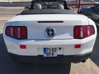 Usado Ford Mustang 305 CV (224 kW) 2012 Blanco Descapotable