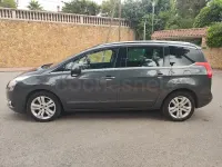Usado Peugeot 5008 Allure 163 CV (119 kW) 2012 Gris / plata Monovolumen
