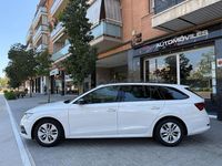Usado Skoda Octavia Style 150 CV (110 kW) 2022 Blanco Familiar