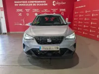 Usado Seat Arona Style Plus 110 CV (80 kW) 2022 Gris / plata SUV