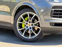 Usado Porsche Cayenne 462 CV (339 kW) 2022 Gris / plata SUV