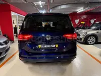 Usado VW Touran Business 122 CV (89 kW) 2021 Azul Monovolumen