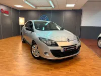 Usado Renault Mégane III Authentique 90 CV (66 kW) 2011 Gris / plata Berlina