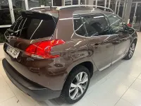 Usado Peugeot 2008 Allure 100 CV (73 kW) 2015 Marrón SUV