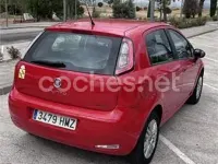 Usado Fiat Punto Pop 69 CV (50 kW) 2012 Rojo Utilitario