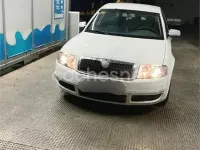Usado Skoda Superb Elegance 130 CV (95 kW) 2005 Blanco Berlina