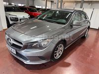 Usado Mercedes CLA180 Shooting Brake 122 CV (89 kW) 2018 Gris / plata Familiar