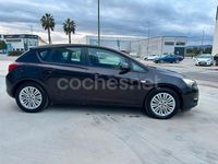 Usado Opel Astra Selective 110 HP (80 kW) 2015 Castanho Sedan