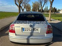 Usado VW Passat Highline 130 CV (95 kW) 2002 Gris / plata Berlina